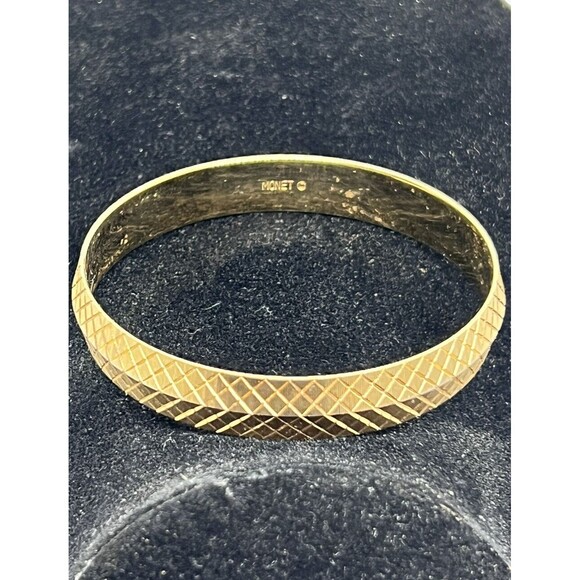 Vintage Monet Gold Tone Bangle Bracelet Etched Crosshatch 7.5 Inches Fashion - Picture 2 of 6